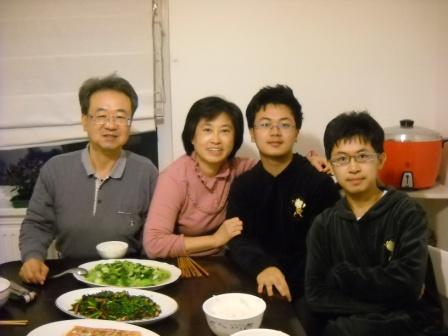 2009-2011年維也納--台灣基督長老教會：2010.10.22 陳啟應牧師全家福合照