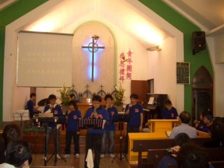2010.03.28青年團契紀念主日禮拜：雅平弟兄帶領敬拜