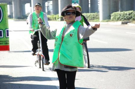 2010.01.09設教百週年倒數100天串聯百公里騎自行車活動：誰人跟我比~