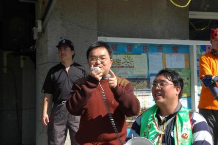 2010.01.09設教百週年倒數100天串聯百公里騎自行車活動：方牧師在教會終點給予我們精神勉勵~讚!!