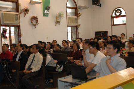 2010.02.28設教百週年聖歌隊錄製紀念CD聖樂發表會：會眾仔細聆聽成果發表