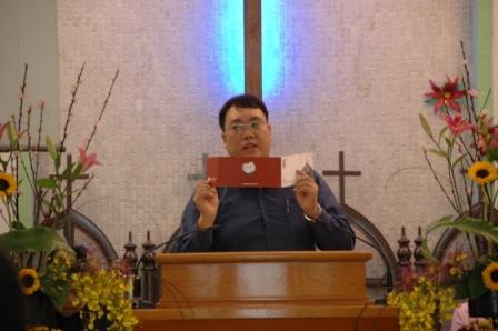 2010.03.07婦女團契紀念主日禮拜：潘志如長老說明百週年邀請卡請兄姐多利用
