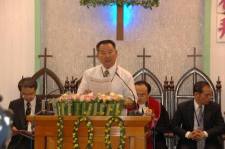 2010.04.18百週年感恩讚美禮拜：鍾英士長老恭讀 上帝的話語