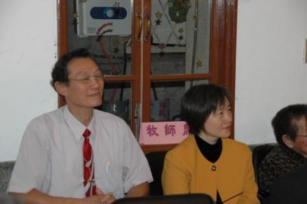 2010.04.18百週年感恩讚美禮拜：葉輔銘牧師與陳約翰牧師娘參加禮拜~歡迎喔!