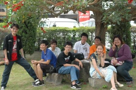 2010.04.18百週年感恩讚美禮拜：教會青年熱烈參加