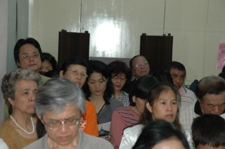 2010.04.18百週年感恩讚美禮拜：會議室亦座無虛席