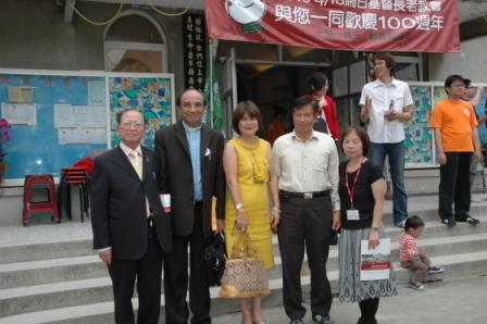 2010.04.18百週年感恩讚美禮拜：合照一張歡樂紀念