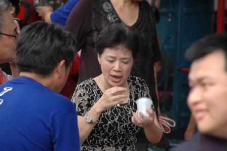 2010.04.18百週年感恩讚美禮拜：許老師分享中~
