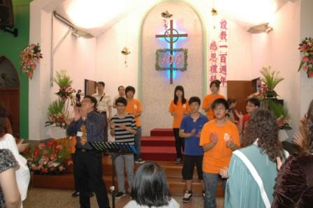 2010.04.18設教百週年聖樂觀摩會：敬拜讚美團帶領會眾讚美主