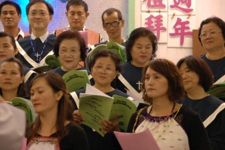 2010.04.18設教百週年聖樂觀摩會：獻唱烏日教會百週年紀念歌(2)
