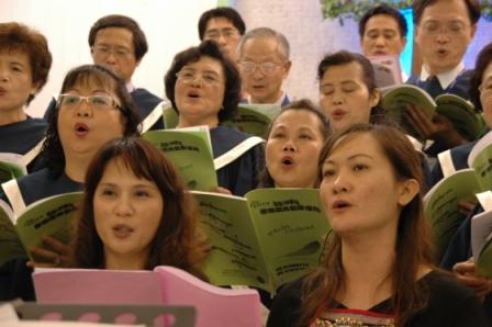 2010.04.18設教百週年聖樂觀摩會：獻唱烏日教會百週年紀念歌(3)