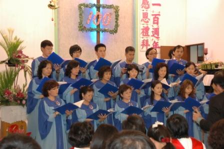 2010.04.18設教百週年聖樂觀摩會：霧峰教會聖歌隊獻唱(3)