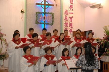 2010.04.18設教百週年聖樂觀摩會：明道教會聖歌隊獻唱