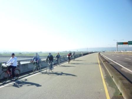 2010.01.09設教百週年倒數100天串聯百公里騎自行車活動：車隊來了~ya