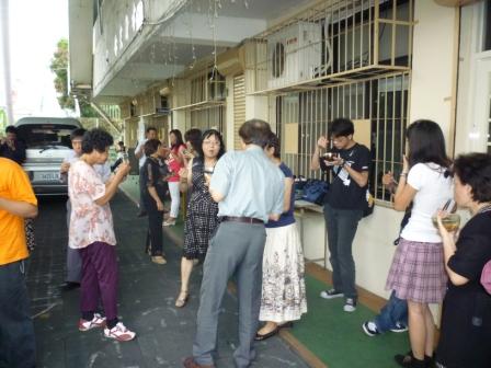 2010.05.30台中大專事工紀念主日：大家快樂用餐與交誼~