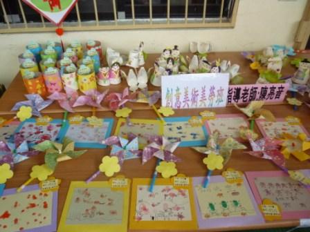 2010.07.11兒童品格生命體驗夏令營成果發表會：作品展示區學習成果豐碩喔~讚!!