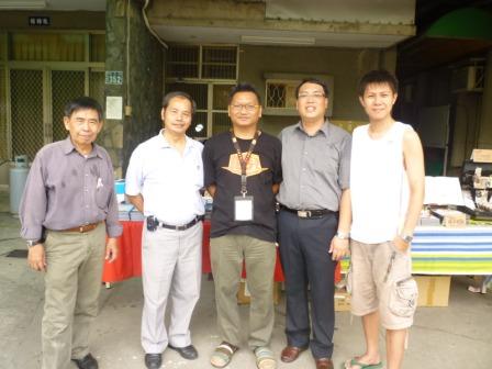 2010.07.20台灣跑兒X劉大偉夢想巡迴列車於烏日教會：林內教會馮牧師與雙連教會翁傳道皆本教會長執合影