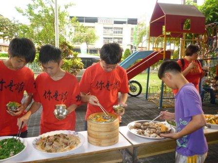 2010.07.20台灣跑兒X劉大偉夢想巡迴列車於烏日教會：哇~好香喔~~
