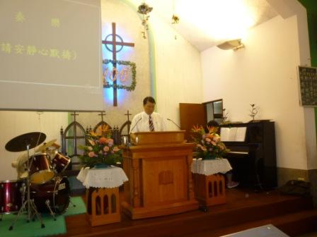 2010.08.01 周鴻鐘牧師主禮禮拜：潘志如長老引領會眾主日敬拜