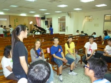 2010/09/12大屯區青少年聯合聚會及交誼(內新教會主辦)：分組自我介紹中~