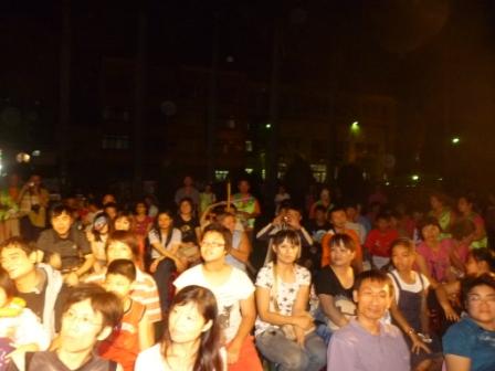 2010.09.18百週年系列活動-磐石中秋福音佈道晚會：大烏日鄉親很熱情參加喔~