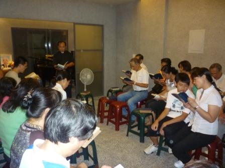 2010.09.25陳逸群長老新家舉行家庭禮拜：陳炳勲牧師主禮家庭追思禮拜