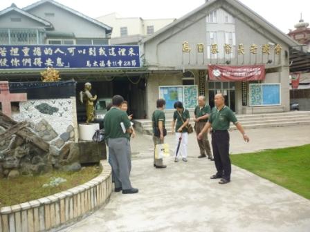 2010.10.03台中中會設立八十週年感恩禮拜：兄姐集合中~