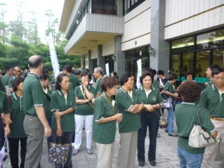 2010.10.03台中中會設立八十週年感恩禮拜：集合準備進入禮堂~