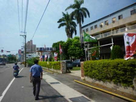 2010/10/10黃智寬牧師主理禮拜：利用30分鐘更換終於完成了~哈哈!!
