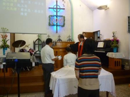 2010/11/21 陳炳勲牧師主理洗禮及聖餐禮拜：陳一男弟兄洗禮