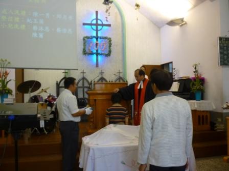 2010/11/21 陳炳勲牧師主理洗禮及聖餐禮拜：邱月香姐妹洗禮