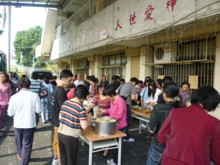 2010/11/21 陳炳勲牧師主理洗禮及聖餐禮拜：歡喜享用愛餐~