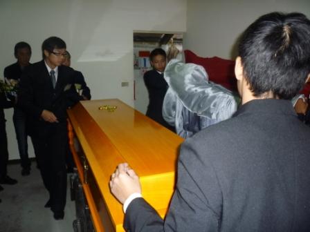 2010.11.27 呂秋香姐妹告別安息禮拜：入木禮拜