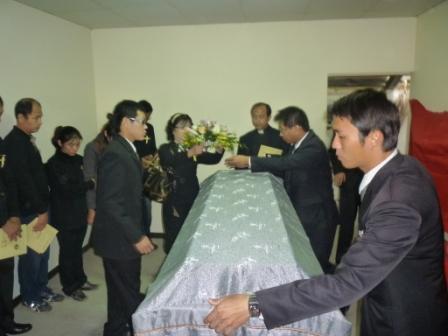 2010.11.27 呂秋香姐妹告別安息禮拜：安息主懷