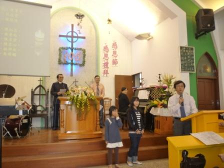 2010/11/28周鴻鍾牧師主理感恩節主日禮拜：獎學金頒獎中~國高中組