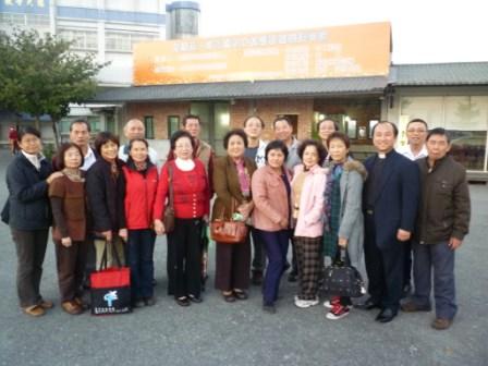 2010.12.10年度事工分享暨2011年計劃研討會：彰化二林喜樂保育院(教會牧長合影紀念)
