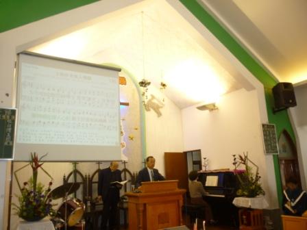 2010.12.12普世聖經紀念主日周神志牧師前來證道與請安：讚美  耶和華~
